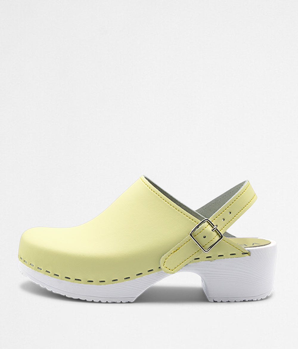 Comfort base clogs, mellow yellow, white base