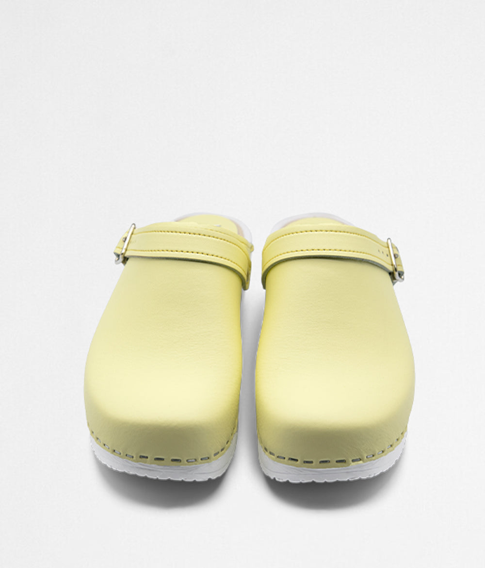 Comfort base clogs, mellow yellow, white base
