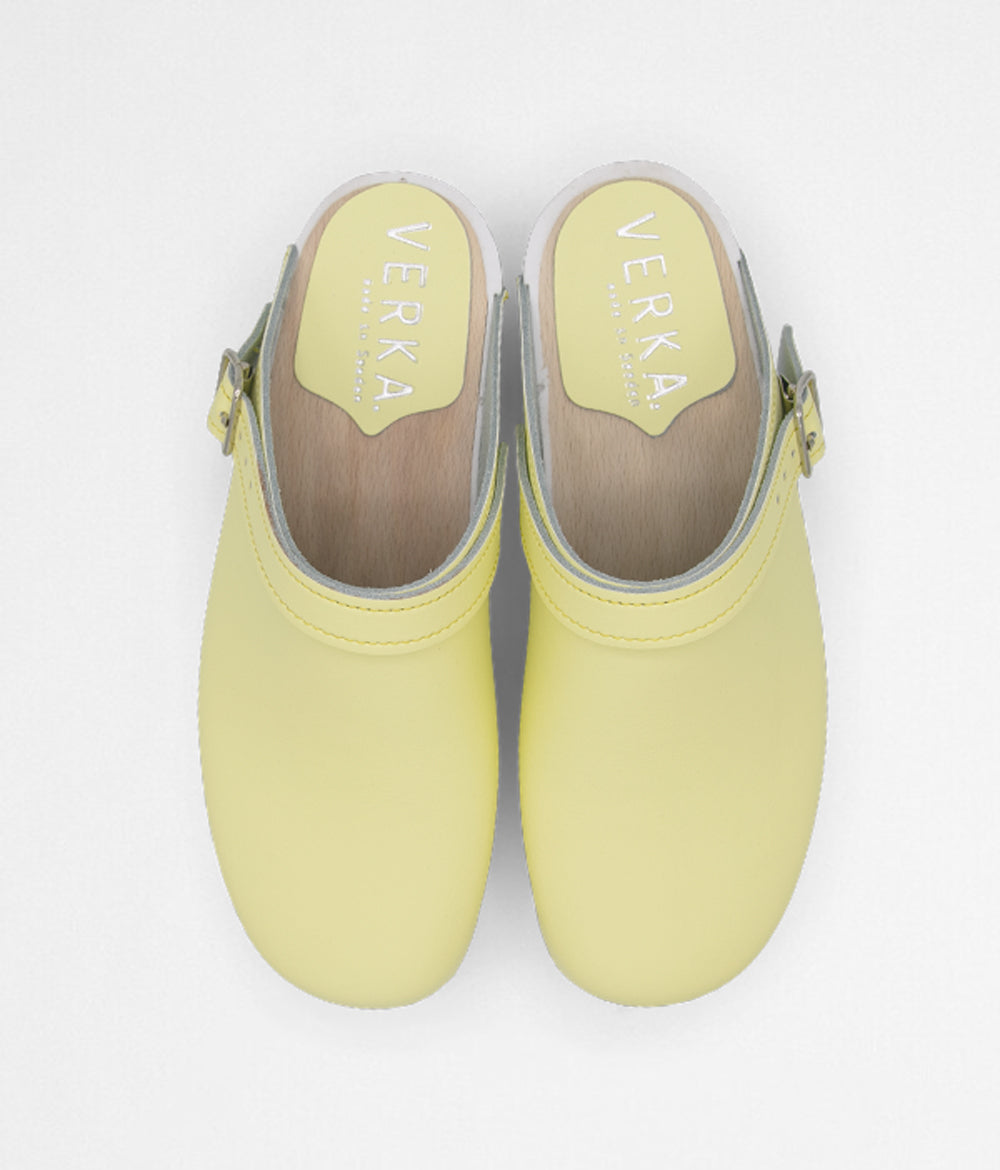 Comfort base clogs, mellow yellow, white base